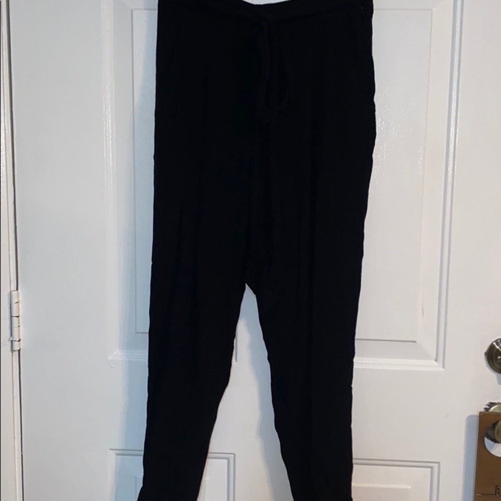 BLACK FLOWY PANTS